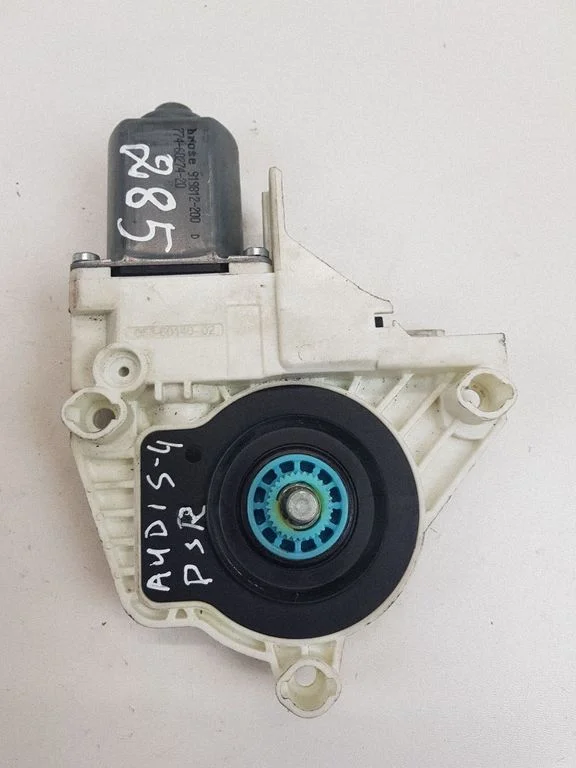 Aizmugurējā loga pacēlāja motoriņš 8K0959811A