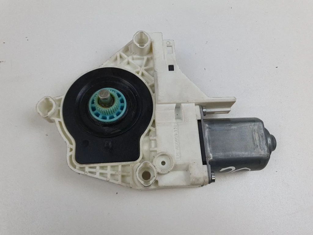 Aizmugurējā loga pacēlāja motoriņš 8K0959812A