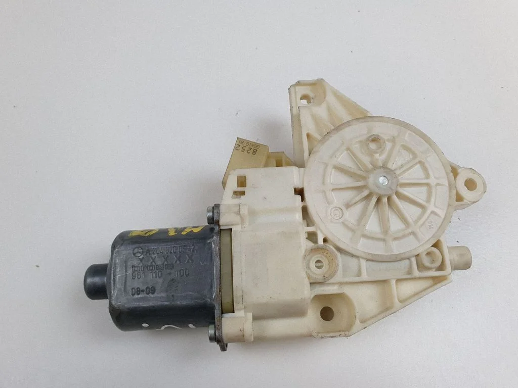 Rear door window regulator motor – Mercedes-Benz C-Class AMG W204 (2007-2014)