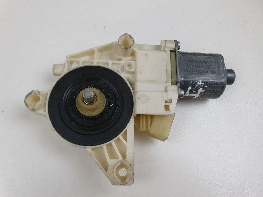 Rear door window regulator motor – Mercedes-Benz E-Class W212 (2009-2016)