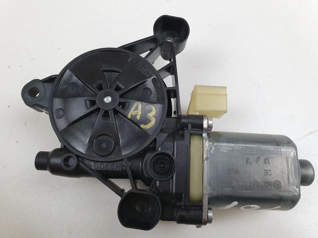 Aizmugurējā loga pacēlāja motoriņš 0130822717
