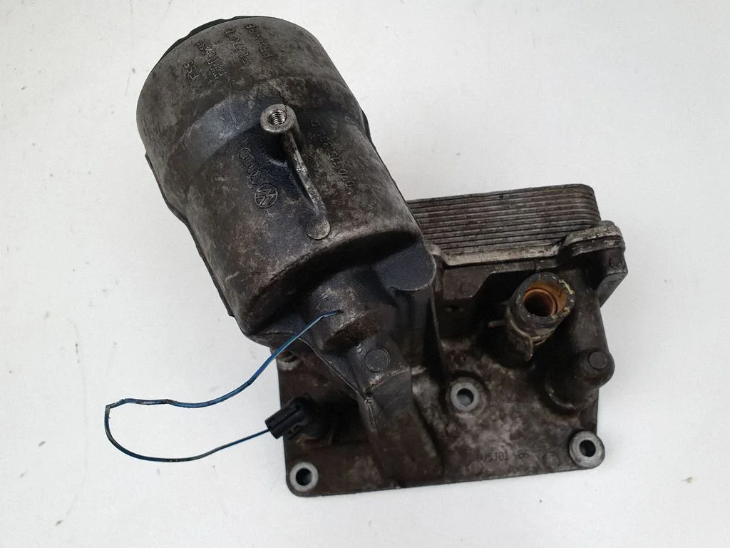 Oil filter mounting bracket – Volkswagen Touareg I (2002-2010)