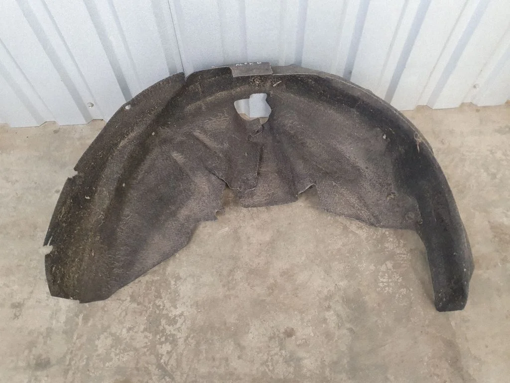 Rear arch fender liner splash guards