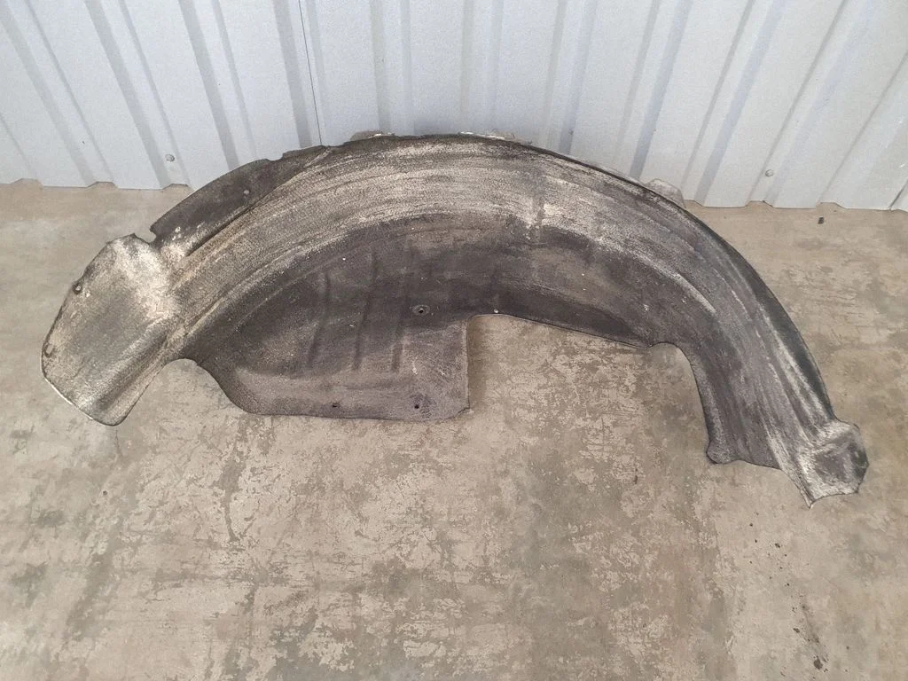 Rear arch fender liner splash guards – right