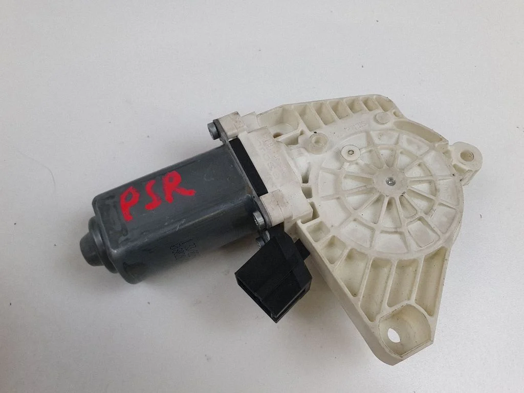 Rear door window regulator motor A1698204542 – Mercedes-Benz B-Class W245 (2005-2011)