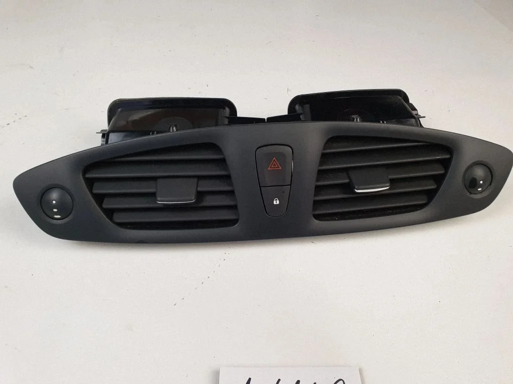 Dash center air vent grill 682600031R