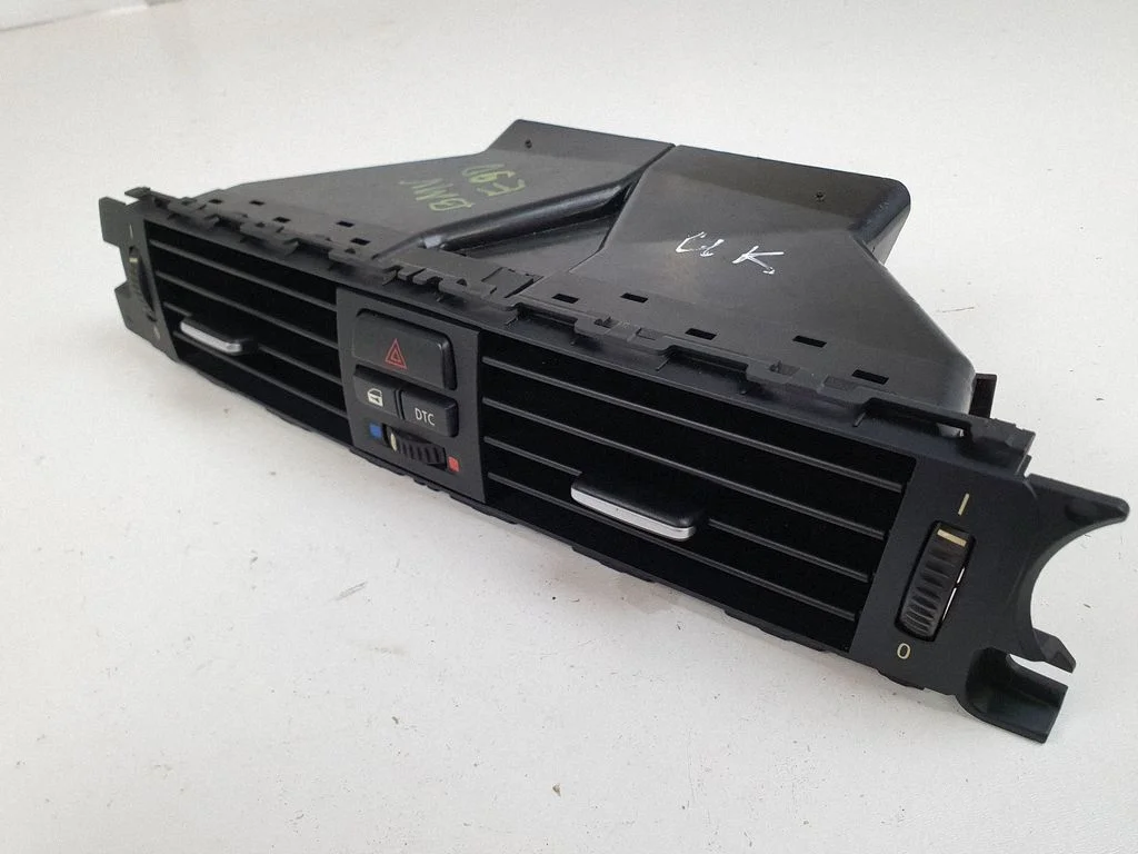 Dash center air vent grill – BMW 3 Series E90 E91 (2005-2012)