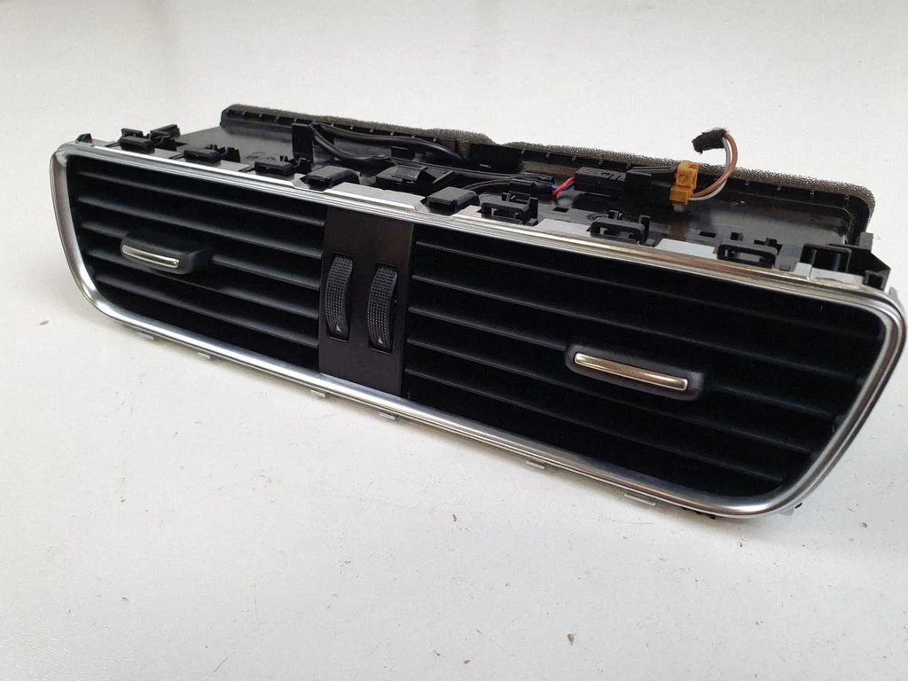 Dash center air vent grill – Audi A5 Sportback 8TA (2009-2016)