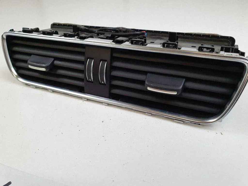 Dash center air vent grill – Audi A5 Sportback 8TA (2009-2016)