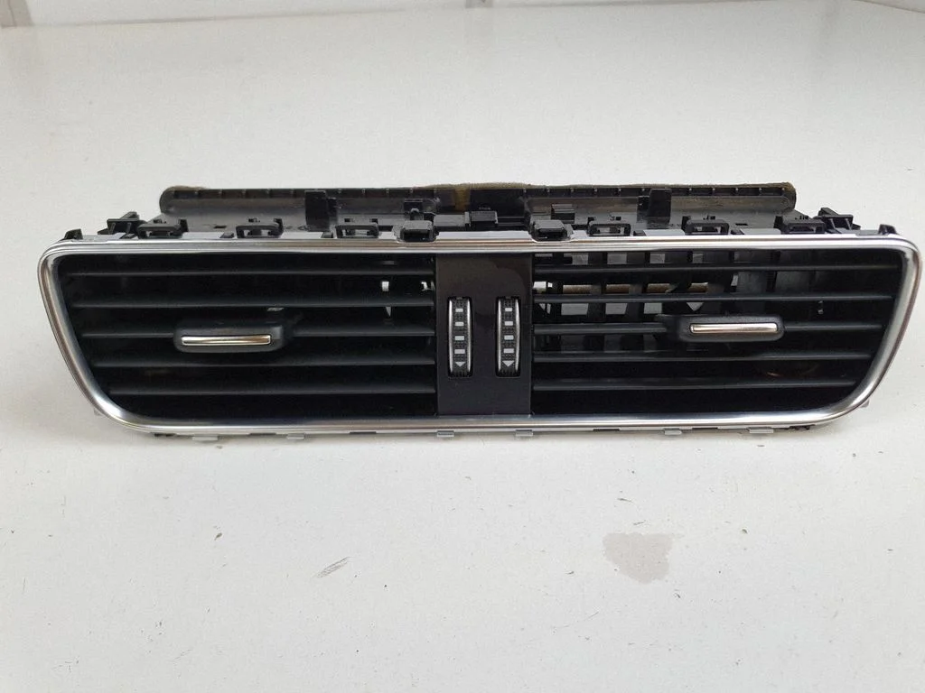 Dash center air vent grill – Audi A5 Sportback 8TA (2009-2016)