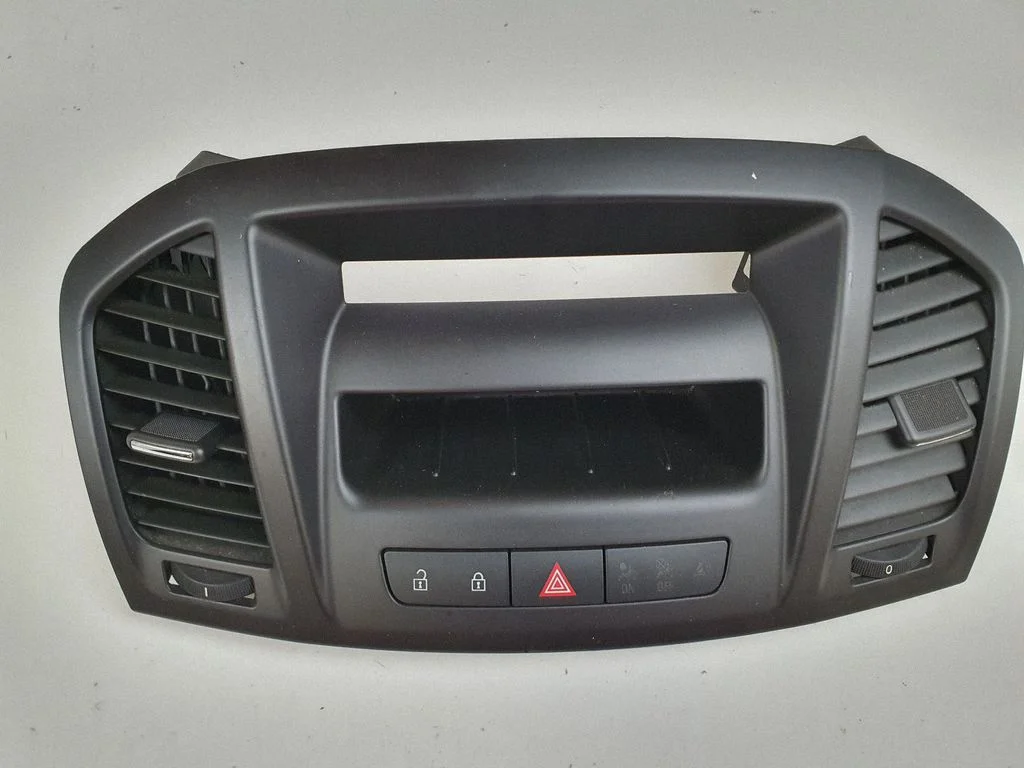 Środkowe kratki nawiewu – Opel Insignia A (2008-2017)