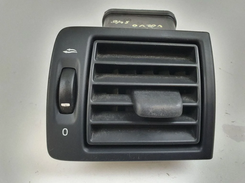 Dashboard side air vent grill/cover trim 30715099