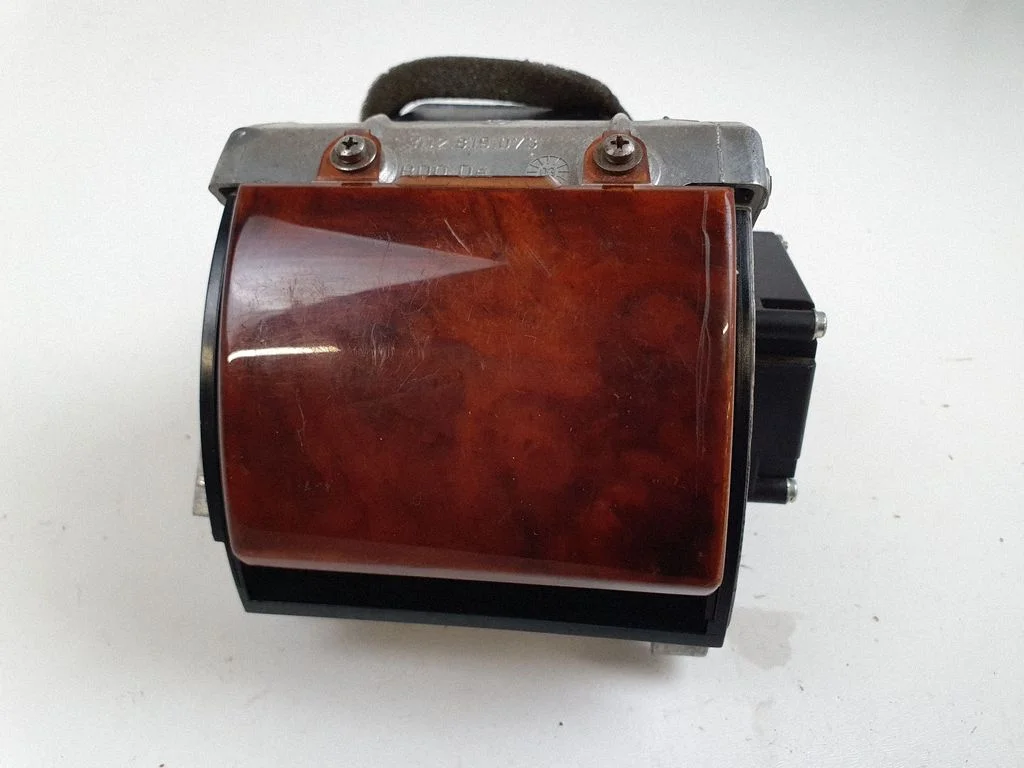 Armatuurlaua külje õhutusresti kate 3D2819702B