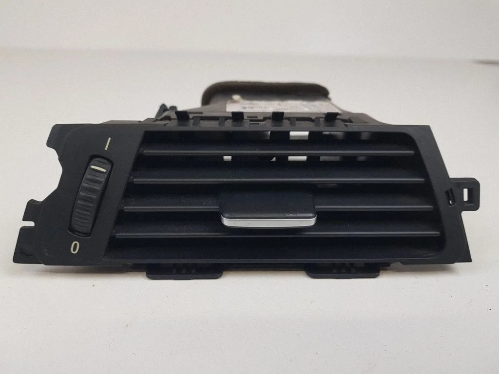 Dashboard side air vent grill/cover trim 7151201
