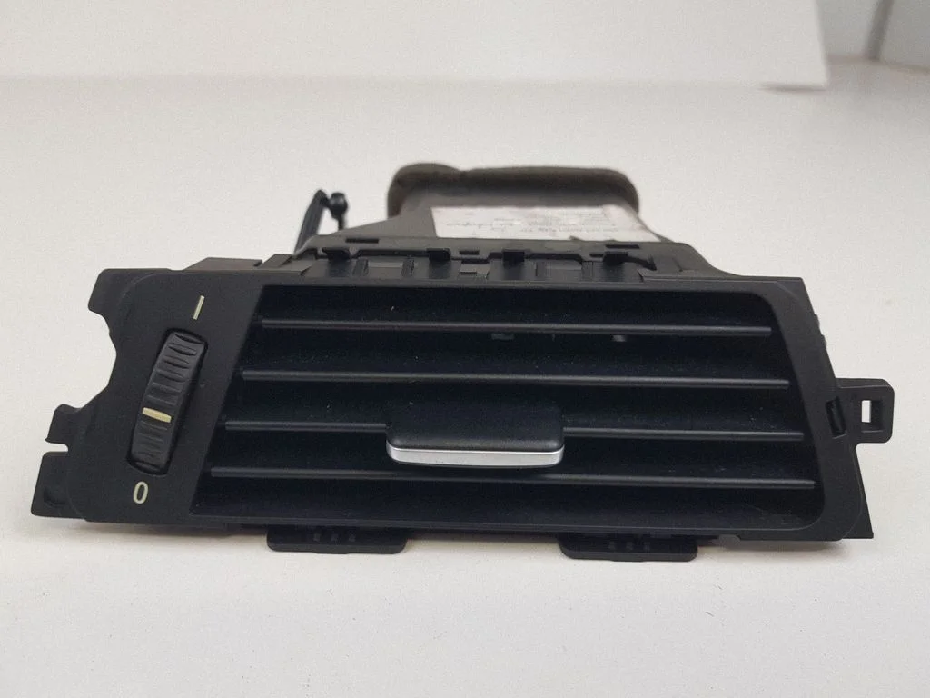 Dashboard side air vent grill/cover trim 9130465