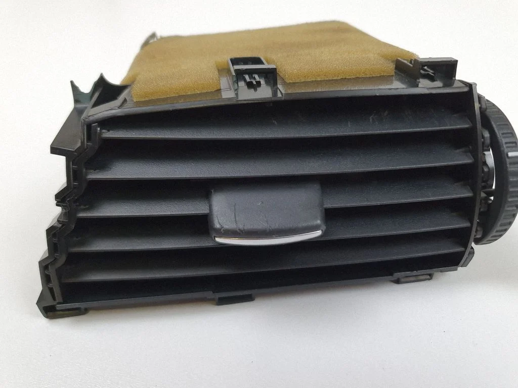 Dashboard side air vent grill/cover trim GHP9GM910