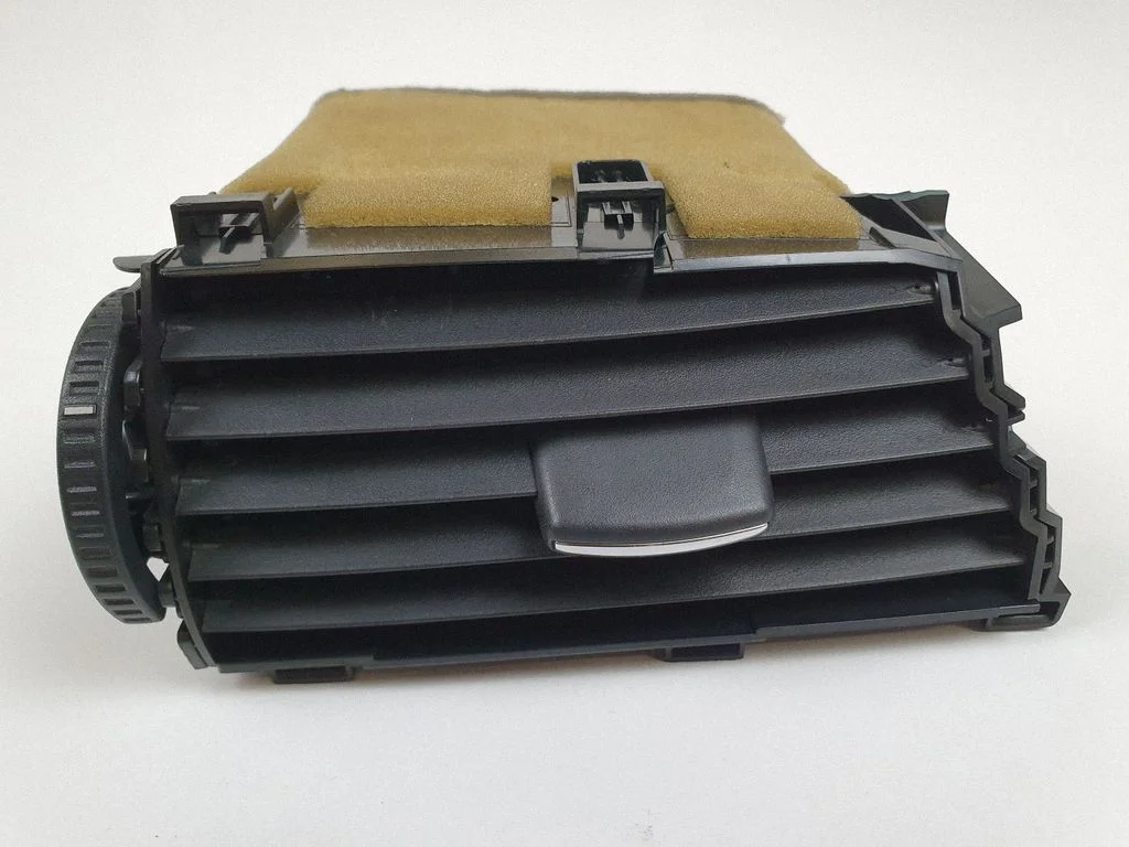 Dashboard side air vent grill/cover trim GHR1GM910