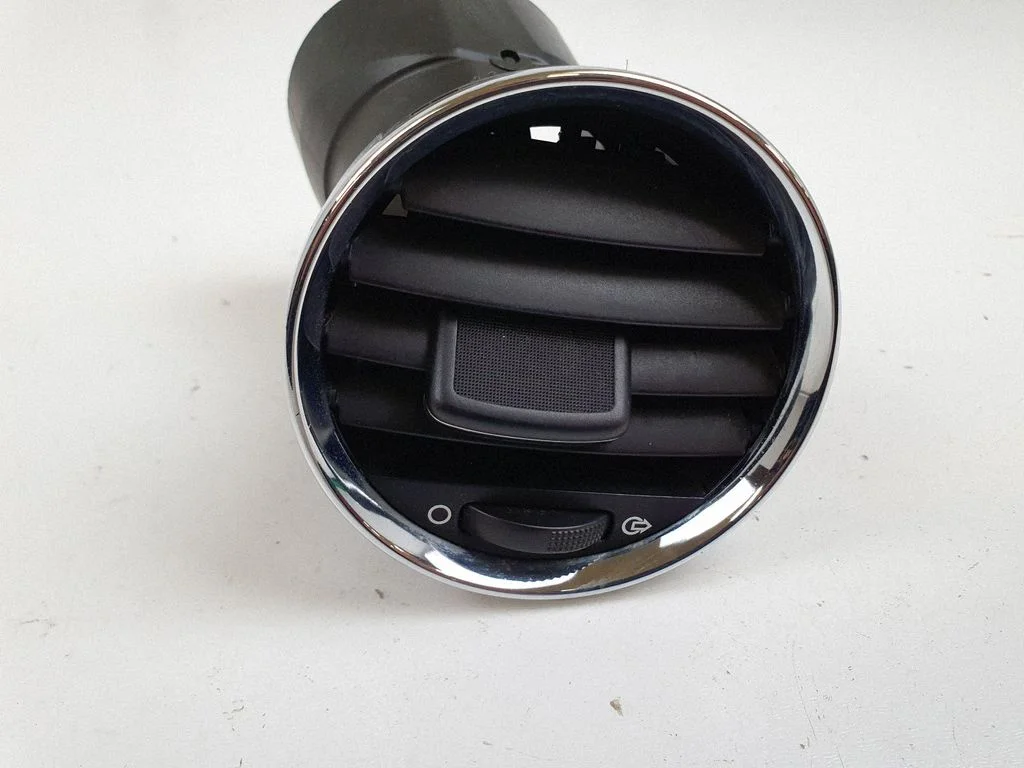 Dashboard side air vent grill/cover trim – Peugeot 308 (2007-2013)