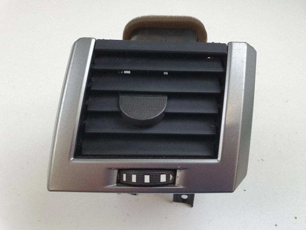 Boczne kratki nawiewu JBD500180XXX