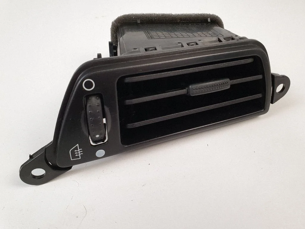 Dashboard side air vent grill/cover trim 6M21U246W03ADW