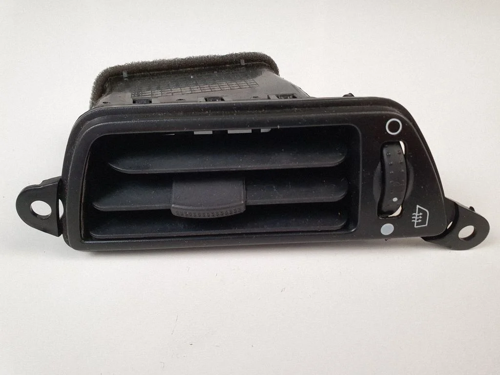 Dashboard side air vent grill/cover trim 6M21U246W02ADW