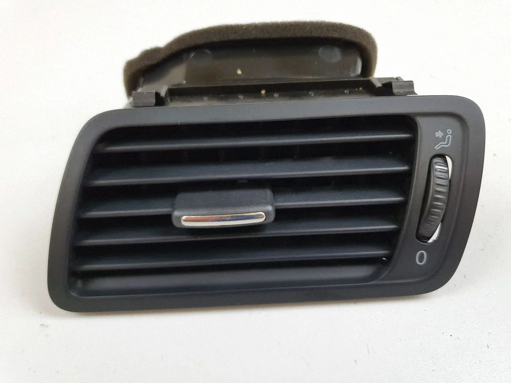 Dashboard side air vent grill/cover trim 3C2819701D