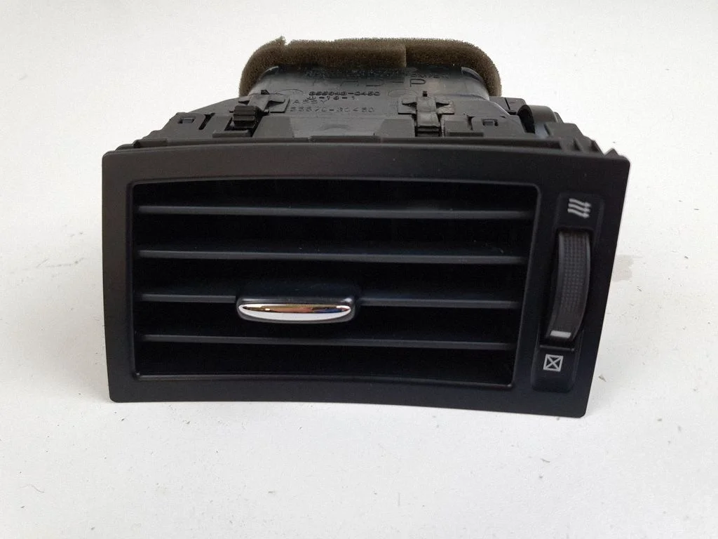 Armatuurlaua külje õhutusresti kate 5567030450 – Lexus GS 300 350 430 450H (2005-2012)