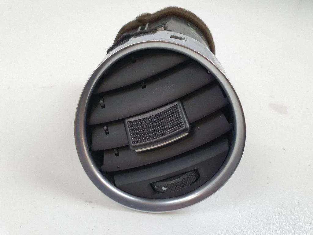 Dashboard side air vent grill/cover trim 8H0820901D
