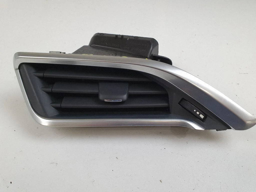 Armatuurlaua külje õhutusresti kate – Peugeot 2008 I (2013-2019)