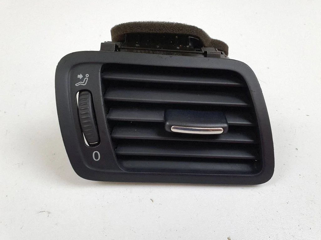 Dashboard side air vent grill/cover trim 3C2819702