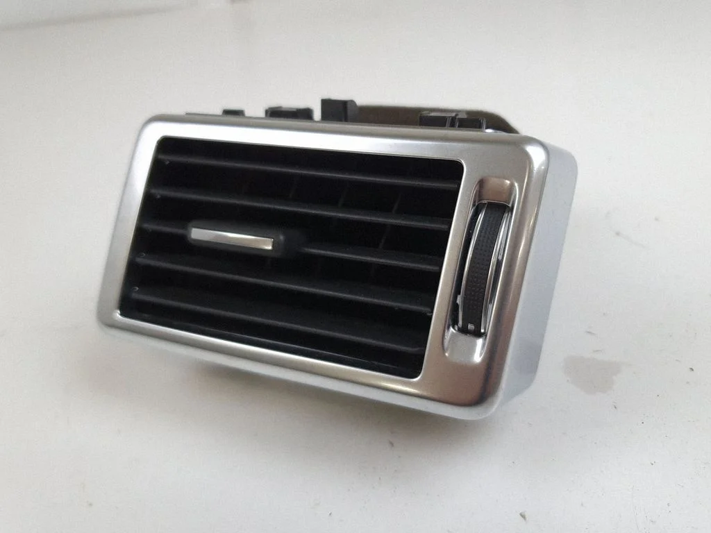 Dashboard side air vent grill/cover trim – Land Rover Discovery Sport (2014-)