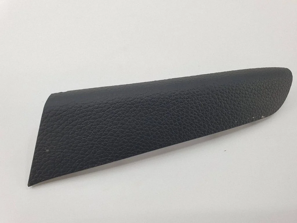Other front door trim element – front right