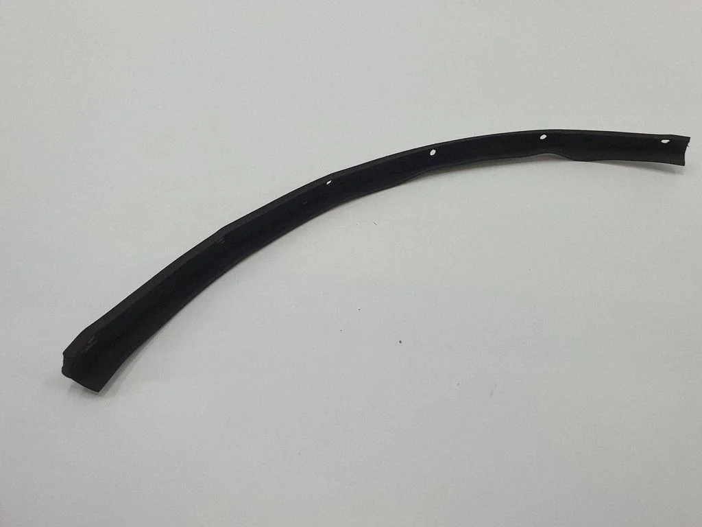 Other front door trim element – front left