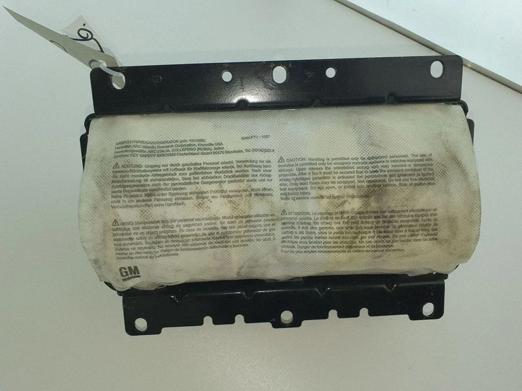 Kõrvalistuja turvapadi 12757627