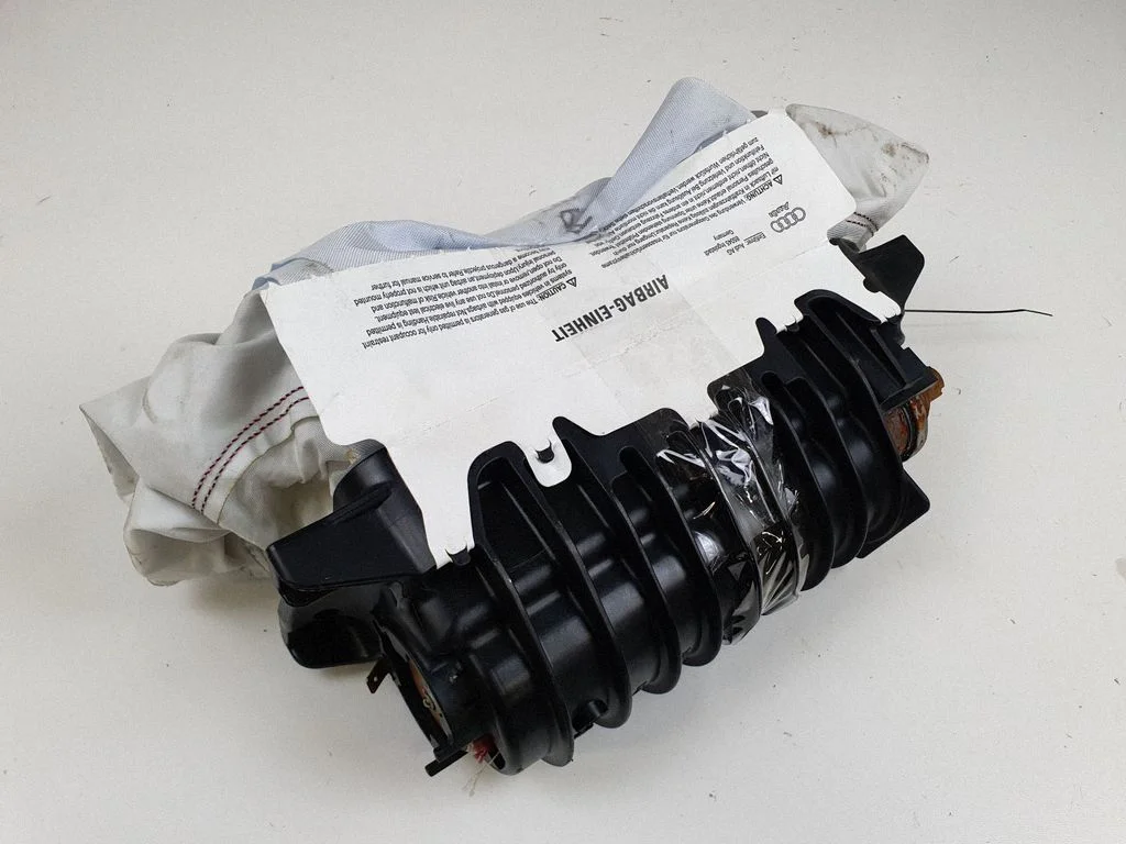 Passenger airbag 8R0880204B