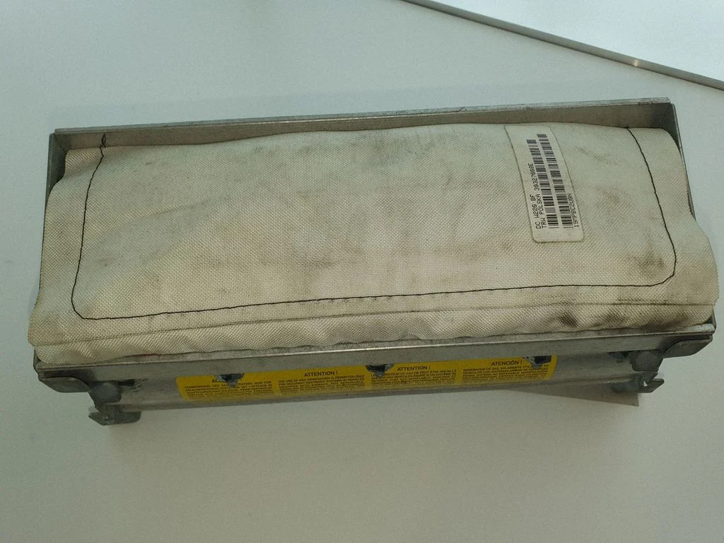 Passenger airbag 30322058D – Mercedes-Benz S-Class W220 (1998-2006)