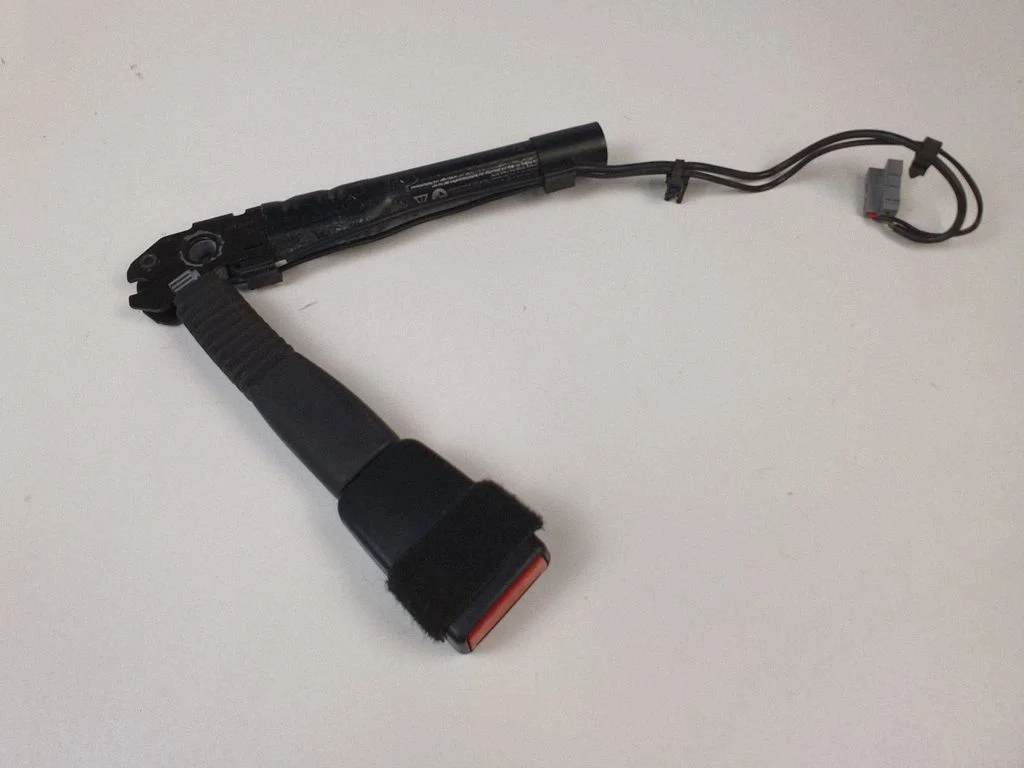 Front seatbelt buckle – BMW 3 Series E92 E93 (2005-2014)