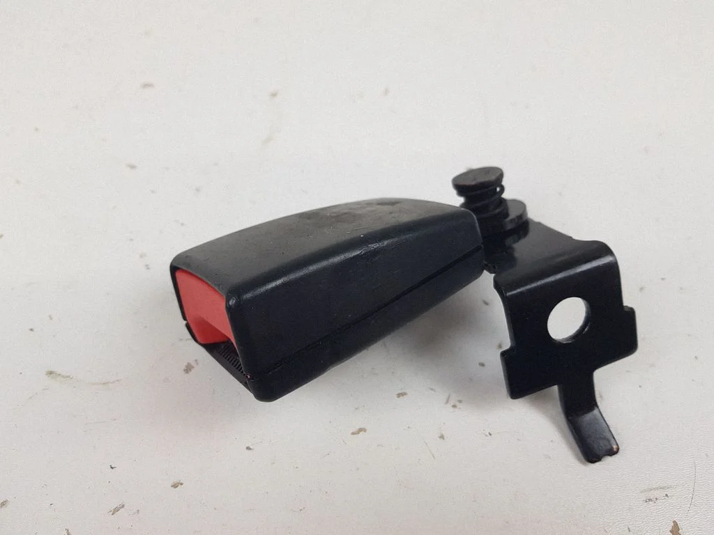 Rear seatbelt buckle – BMW X5 E70 (2006-2013)
