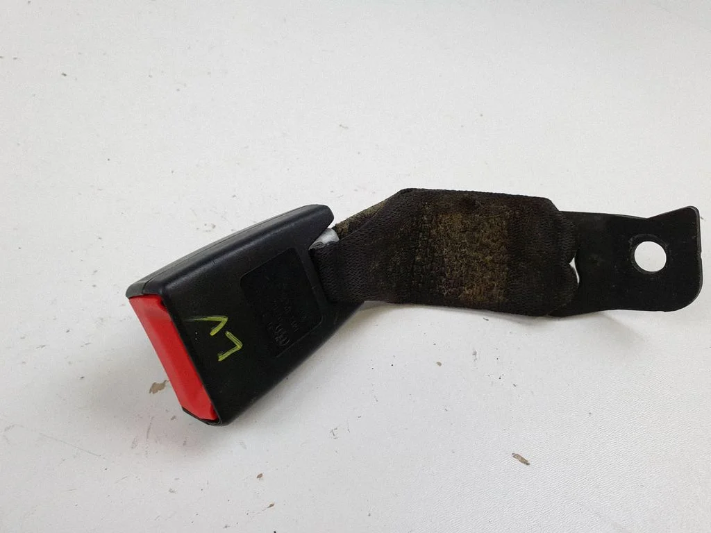 Rear seatbelt buckle – BMW 3 Series E90 E91 (2005-2012)