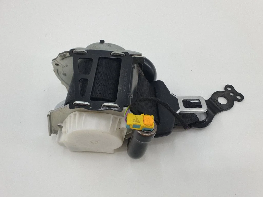 Rear seatbelt