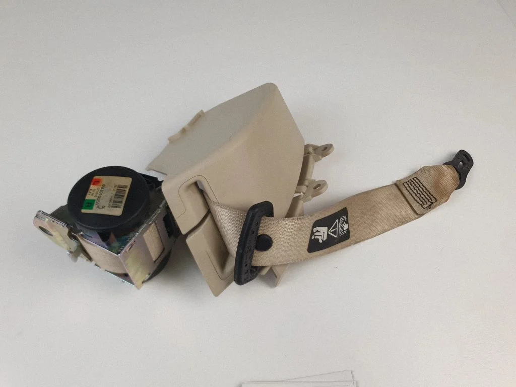 Rear seatbelt 615084900A