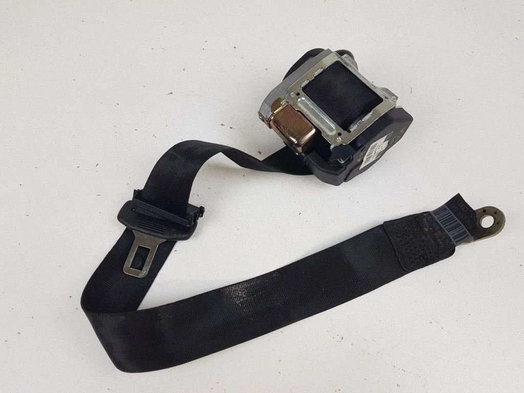 Rear seatbelt 8H0857805