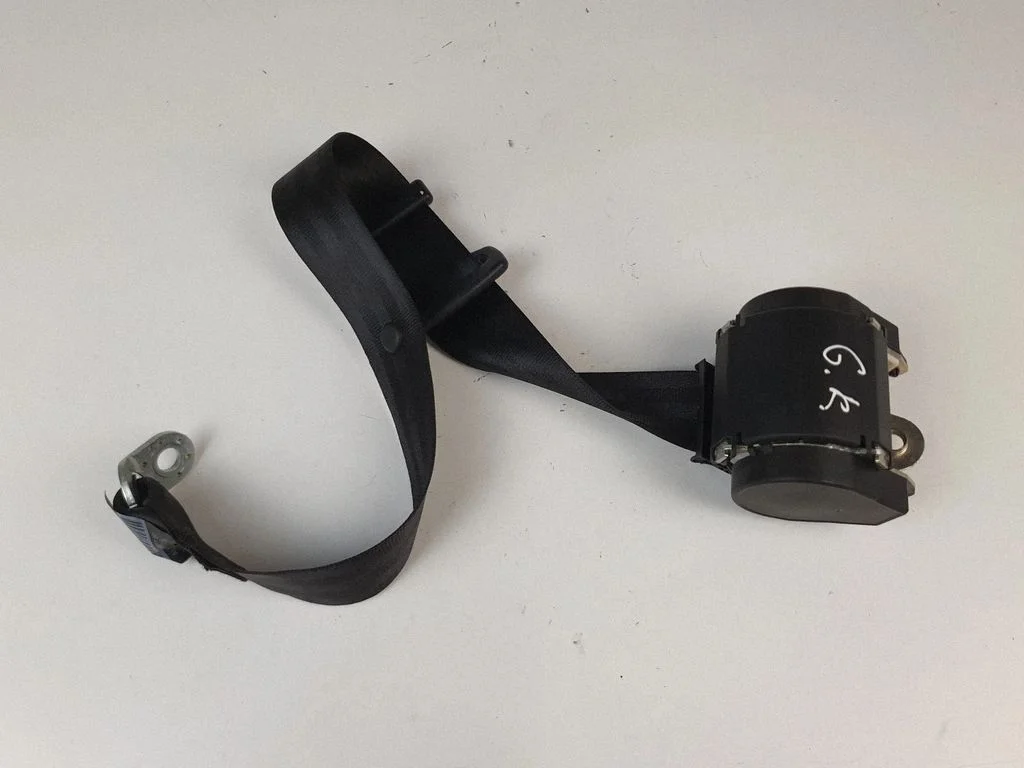 Rear seatbelt 621421000