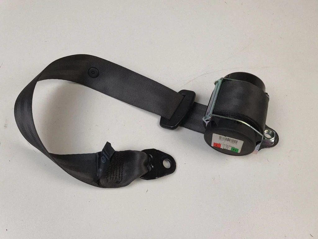 Rear seatbelt 617472300B