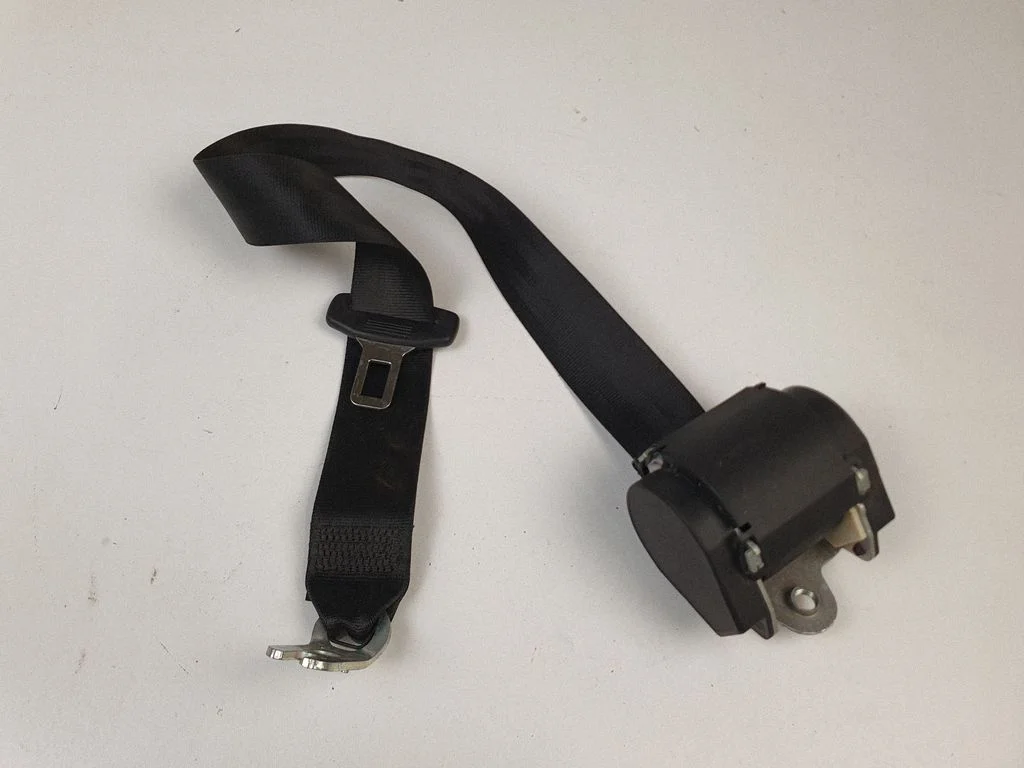 Rear seatbelt 621421000