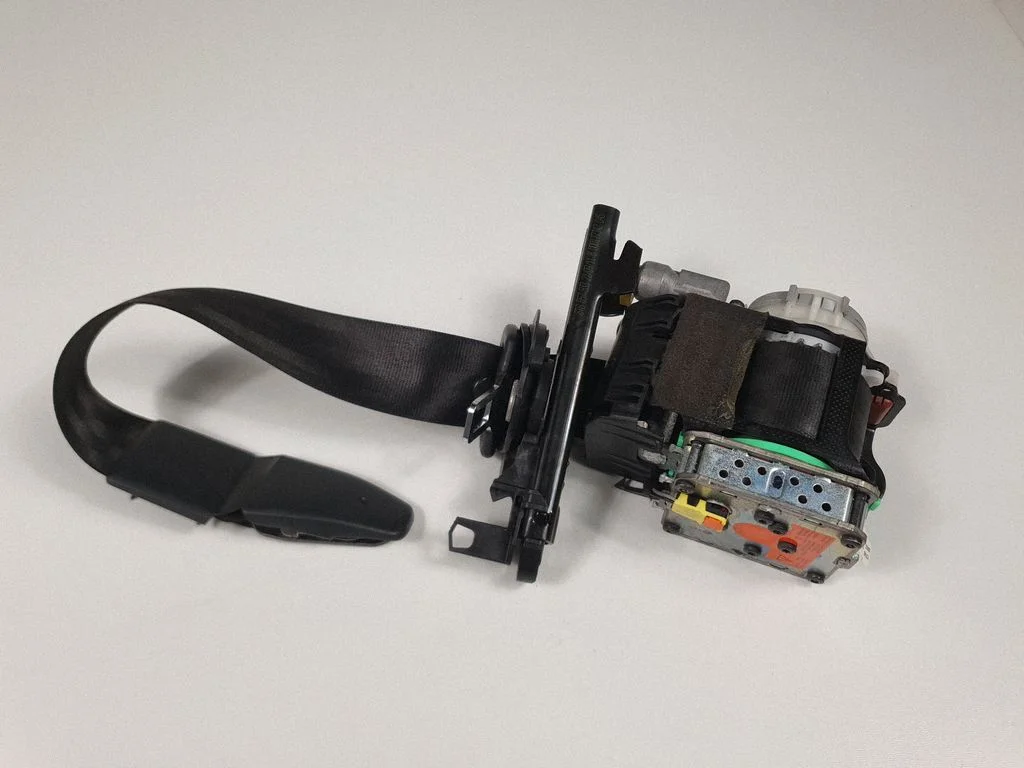 Front seatbelt 4G8857705B