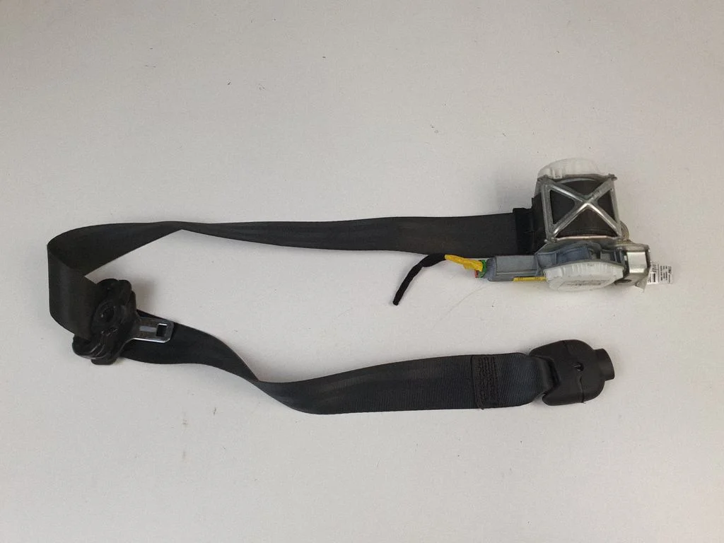 Front seatbelt 01561017500