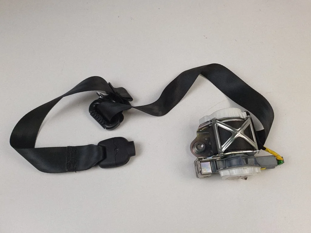Front seatbelt 01560994940