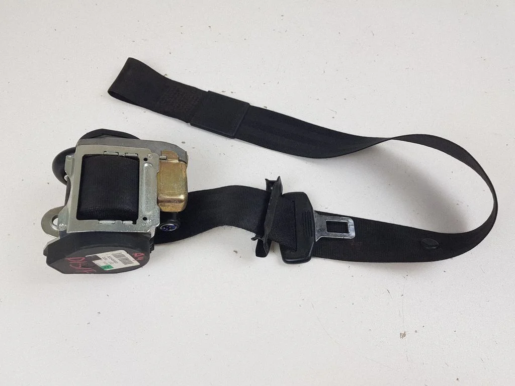 Front seatbelt 8H0857706A
