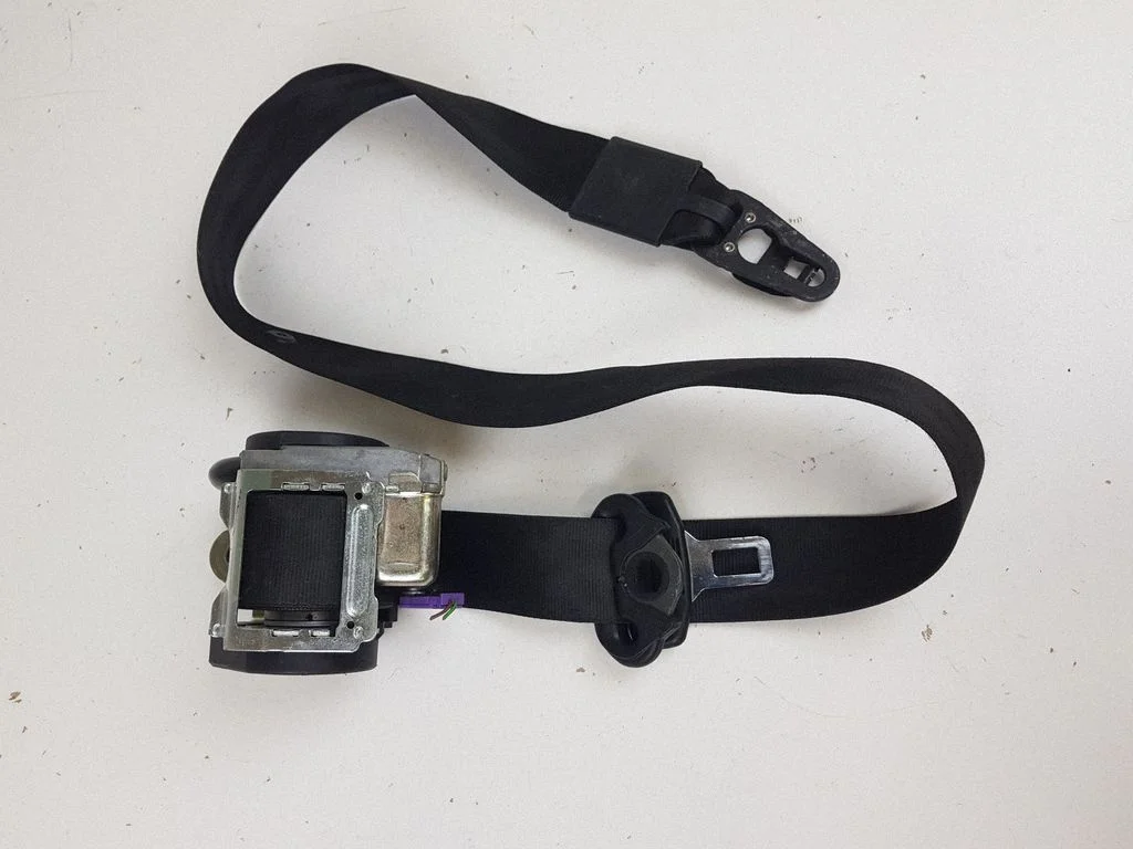 Front seatbelt 4F0857705A